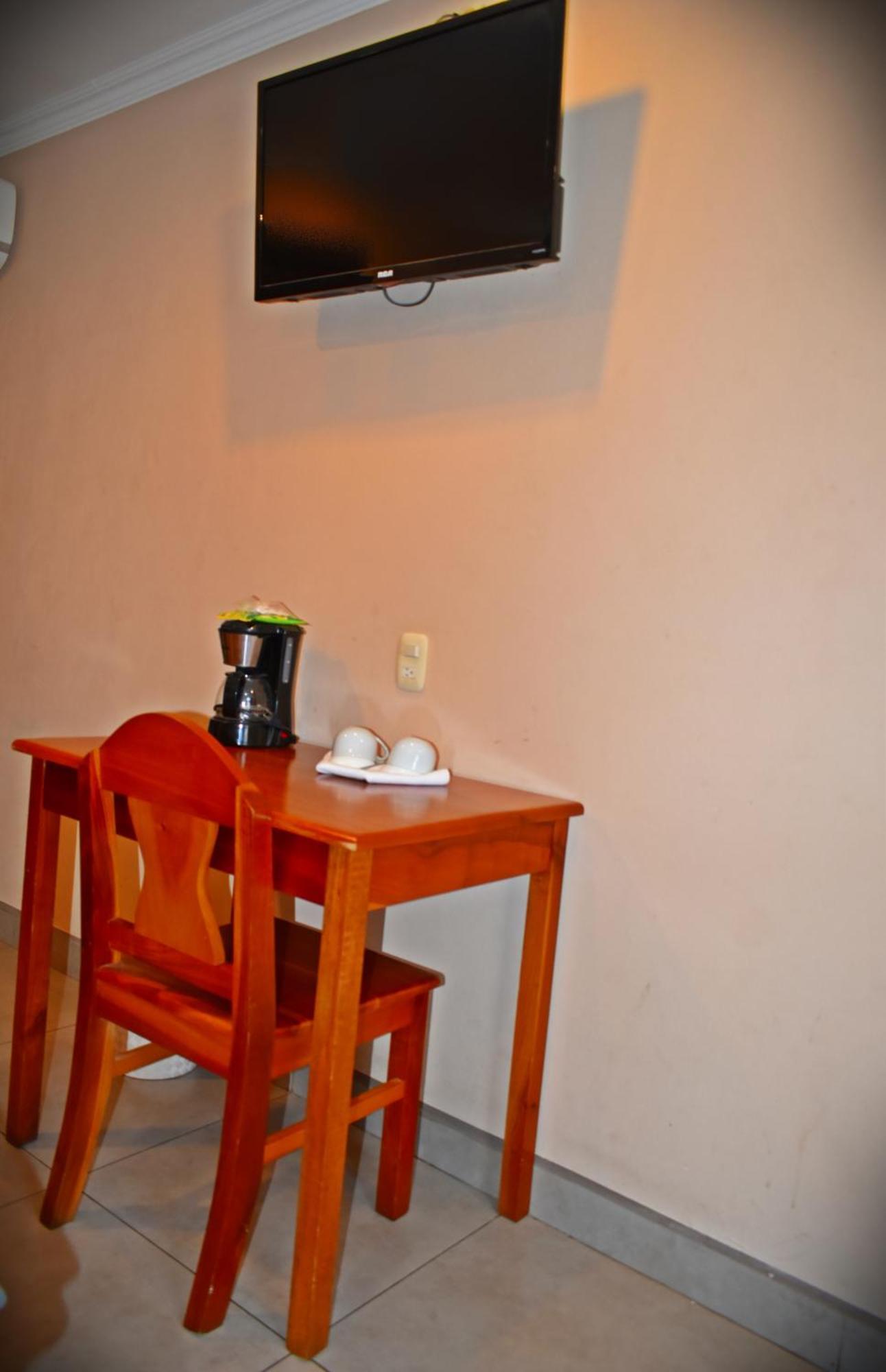Hotel Cabinas Midey Пунтаренас Екстериор снимка