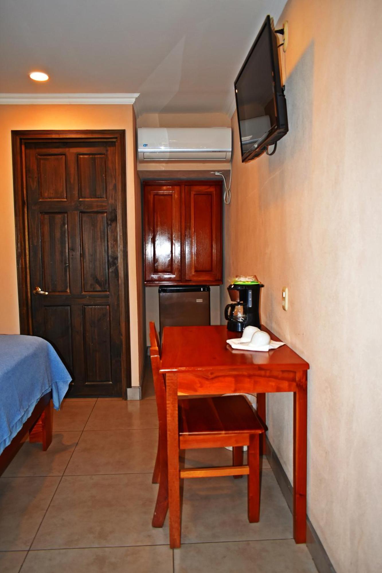 Hotel Cabinas Midey Пунтаренас Екстериор снимка