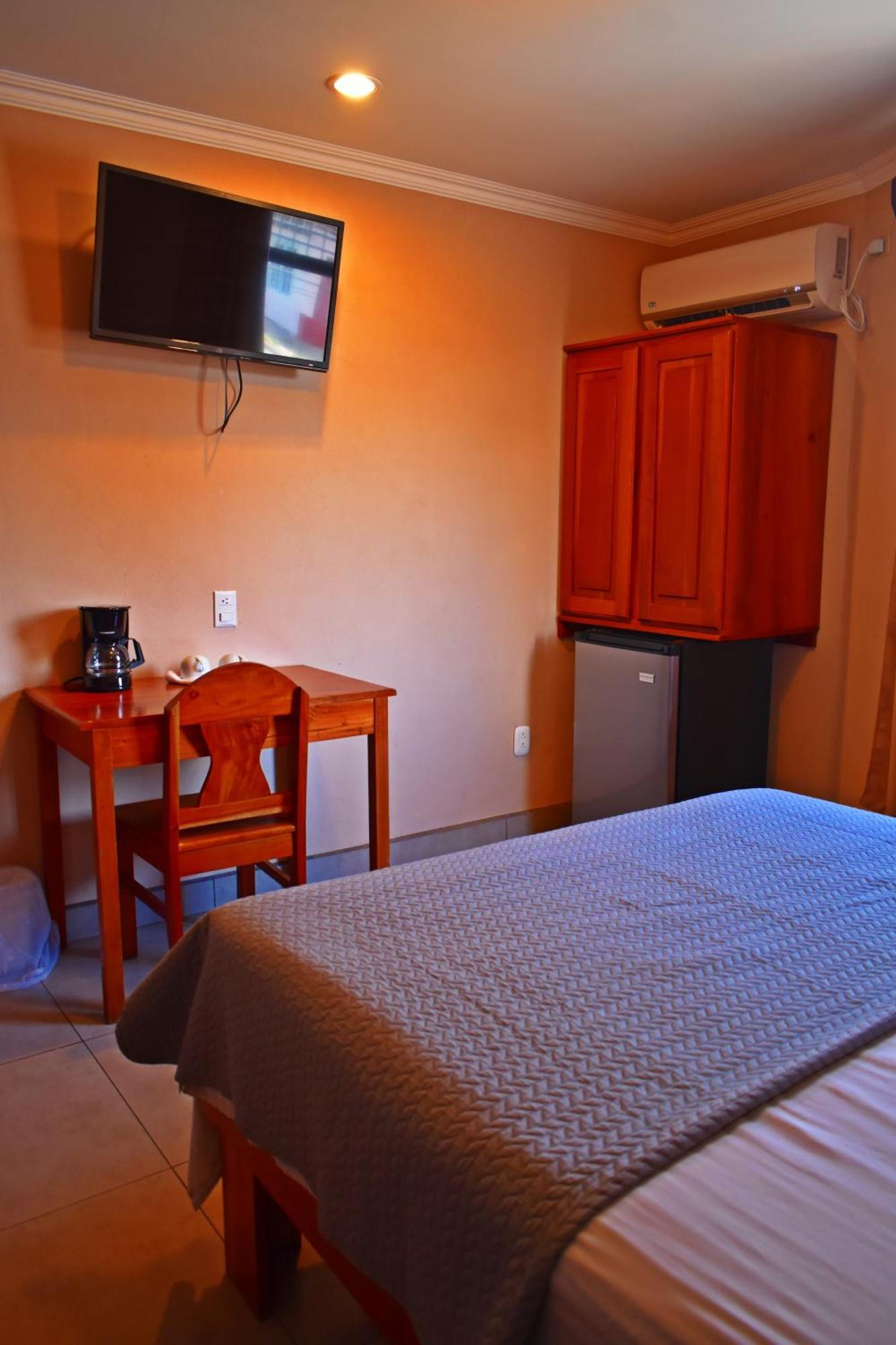 Hotel Cabinas Midey Пунтаренас Екстериор снимка